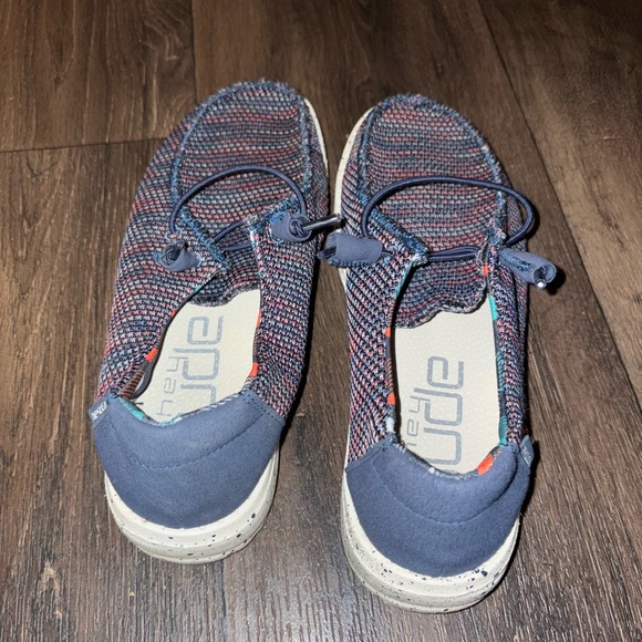 Women’s Hey Dude size 6 - Picture 2 of 3